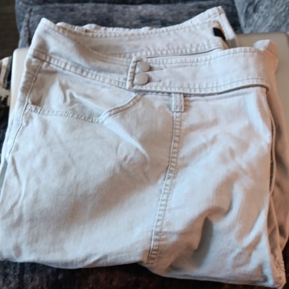 Women's Light Gray Jeans - Picture 7 of 7